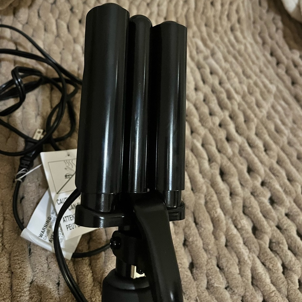 BaByliss Pro Porcelain Ceramic Triple Barrel Waver - Picture 6 of 8